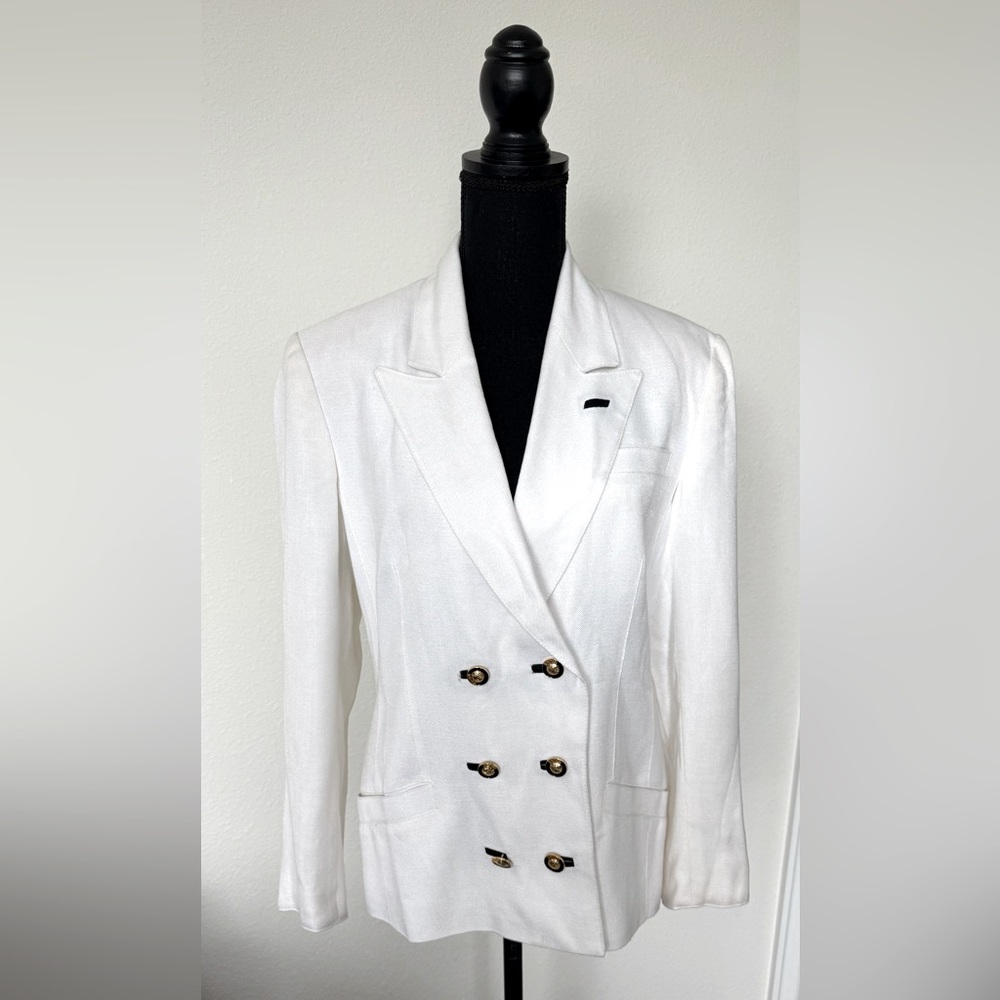 Louis Feraud vintage Ivory Double-Breasted Blazer
Unused size 8